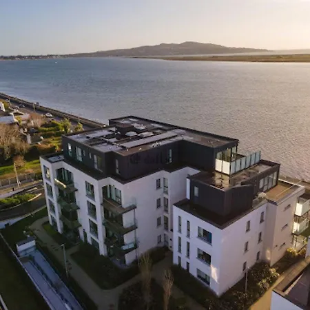 Stylish Large Flat In Perfect Location With Private Balcony And Sea View In 5