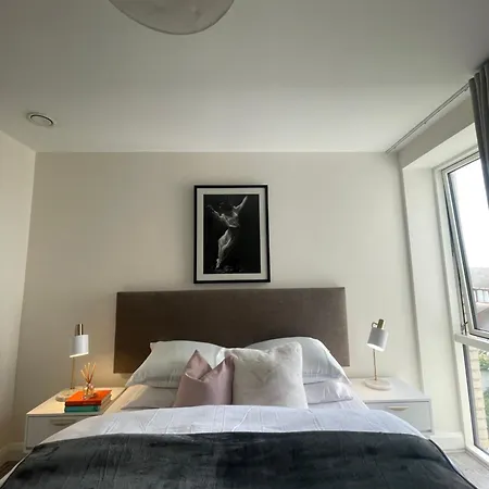 アパート Stylish Large Flat In Perfect Location With Private Balcony And Sea View In 5