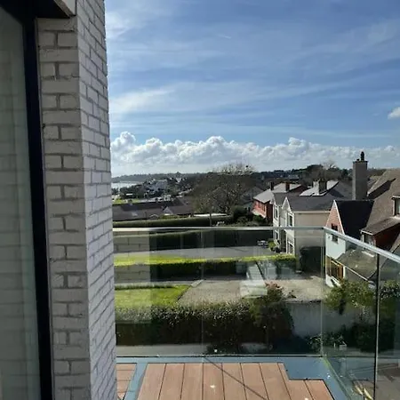 Stylish Large Flat In Perfect Location With Private Balcony And Sea View In 5 Dublin